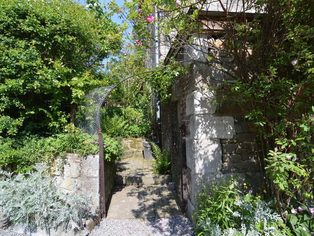Enchanting Cottage With Terrace Garden Hamoir Екстериор снимка
